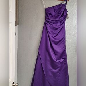 NWT David's Bridal One Shoulder Satin Venetian Style Gown   Size 2